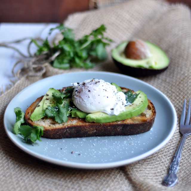 poached-eggs-amp-avocado-toasts-03