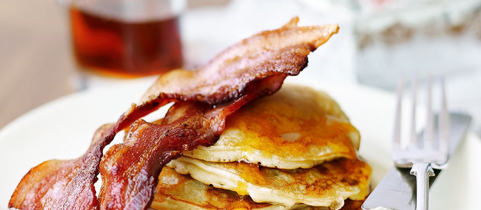 476701-1-eng-GB_pancakes-bacon-maple-syrup-960x420