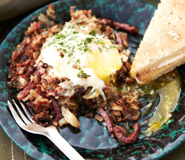 corned-beef-hash-with-eggs-646-646x560
