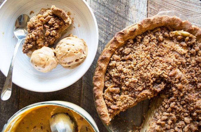 Grain-Free-Apple-Pie11_f_improf_680x448