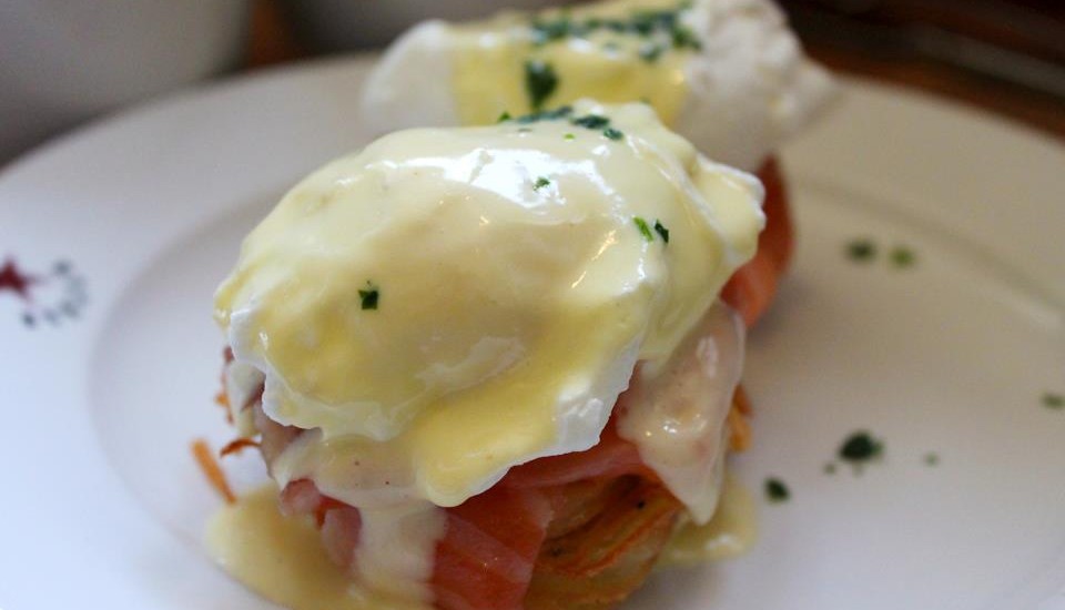 salmon-eggs-benedict-960x550